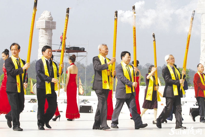 ���I����