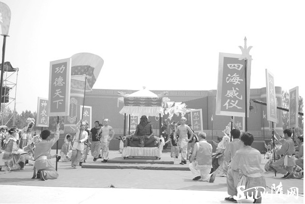 ���L���״�չ��