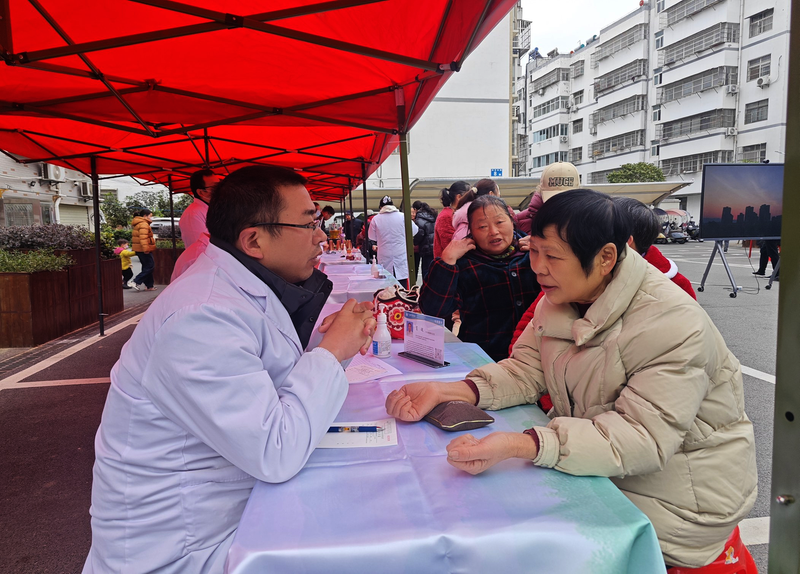 �������`�����M��^